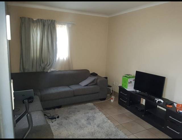 3 BEDROOM SIMPLEX FOR SALE IN KOSMOSDAL